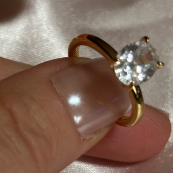 QVC Stunning 1.5 kt Diamonique Solitare Gold over 925 Silver Ring size 6 - Picture 4 of 14